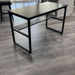 Black Desk
