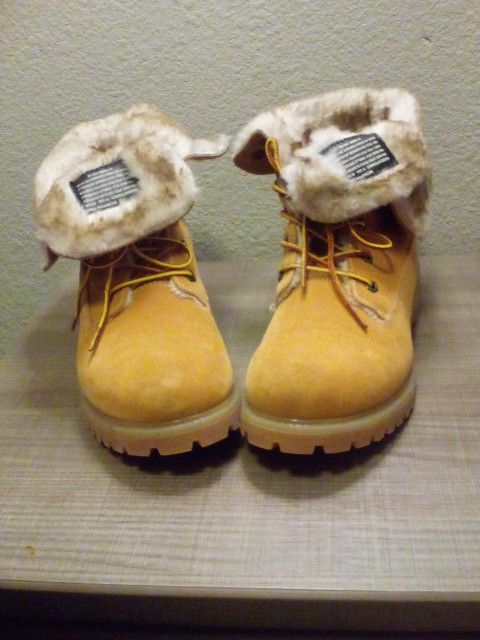 *LUGZ*TAN BOOTS WITH FUR* SIZE 10