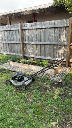 Briggs & Stratton 300E Mower