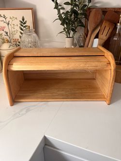 Pomerantz Wooden Roll-Top Bread Box