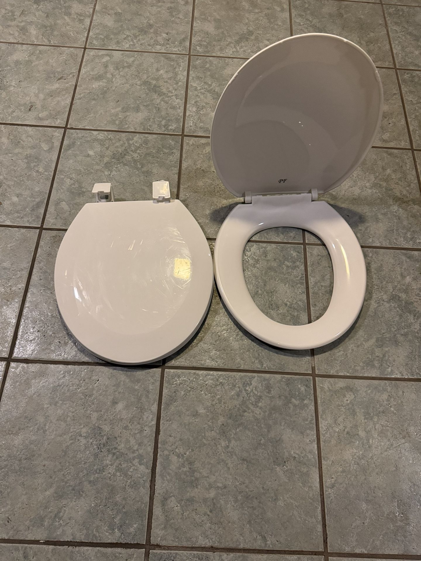 TOILET SEAT COVER ( NEW) ROUND