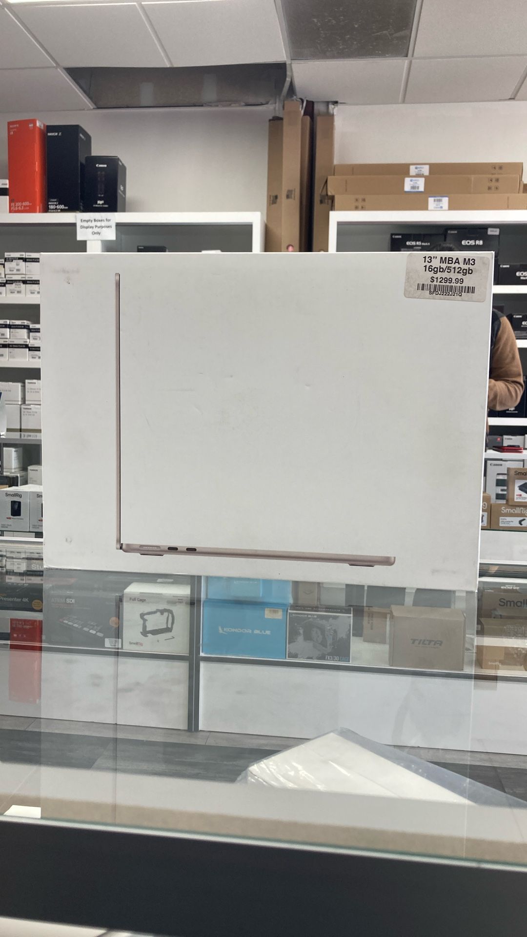 13” MacBook Air M3 Chip 16gb/512gb SSD