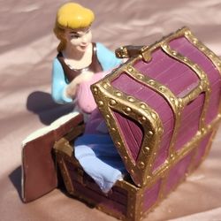 Vintage Disney Store Lil Classics Cinderella With Dress Trunk Figurine 3"