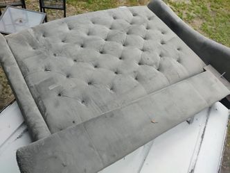 Queen size bed very clean with mattress $100