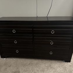 Large Dresser With Attachable Mirror 