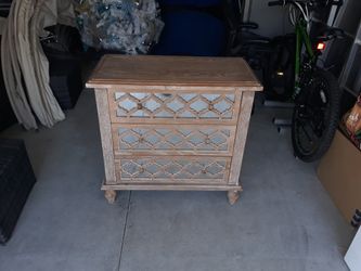 Three drawer mirrors dresser