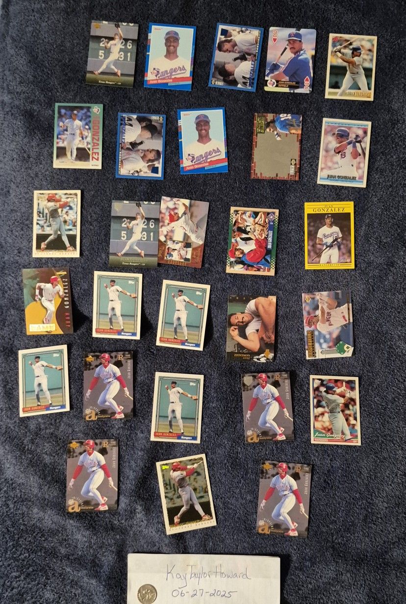 28 Juan Gonzalez Cards 