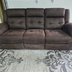 Power Recline Couch with Rug $550