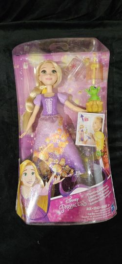 Princess Rapunzel Launches Lanterns Into The Air!