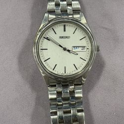 Seiko Day/Date Quartz 7N43-9048