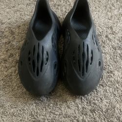 Yeezy Foam Runner – Size [9] – Good Condition