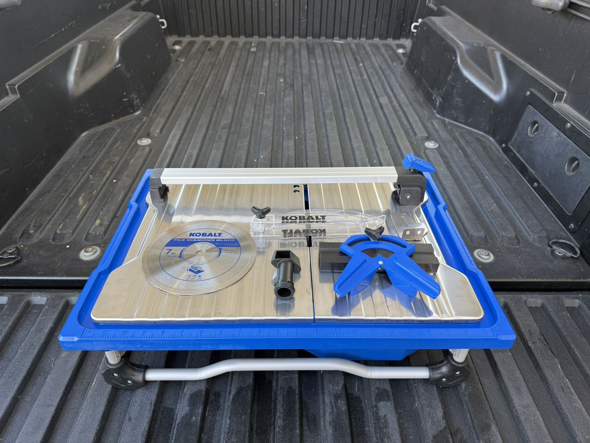 Kobalt 5 -Amp 7-in -Blade Wet Tabletop Tile Saw