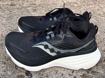 SAUCONY RUNNING SHOES