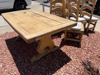 Dinning room table