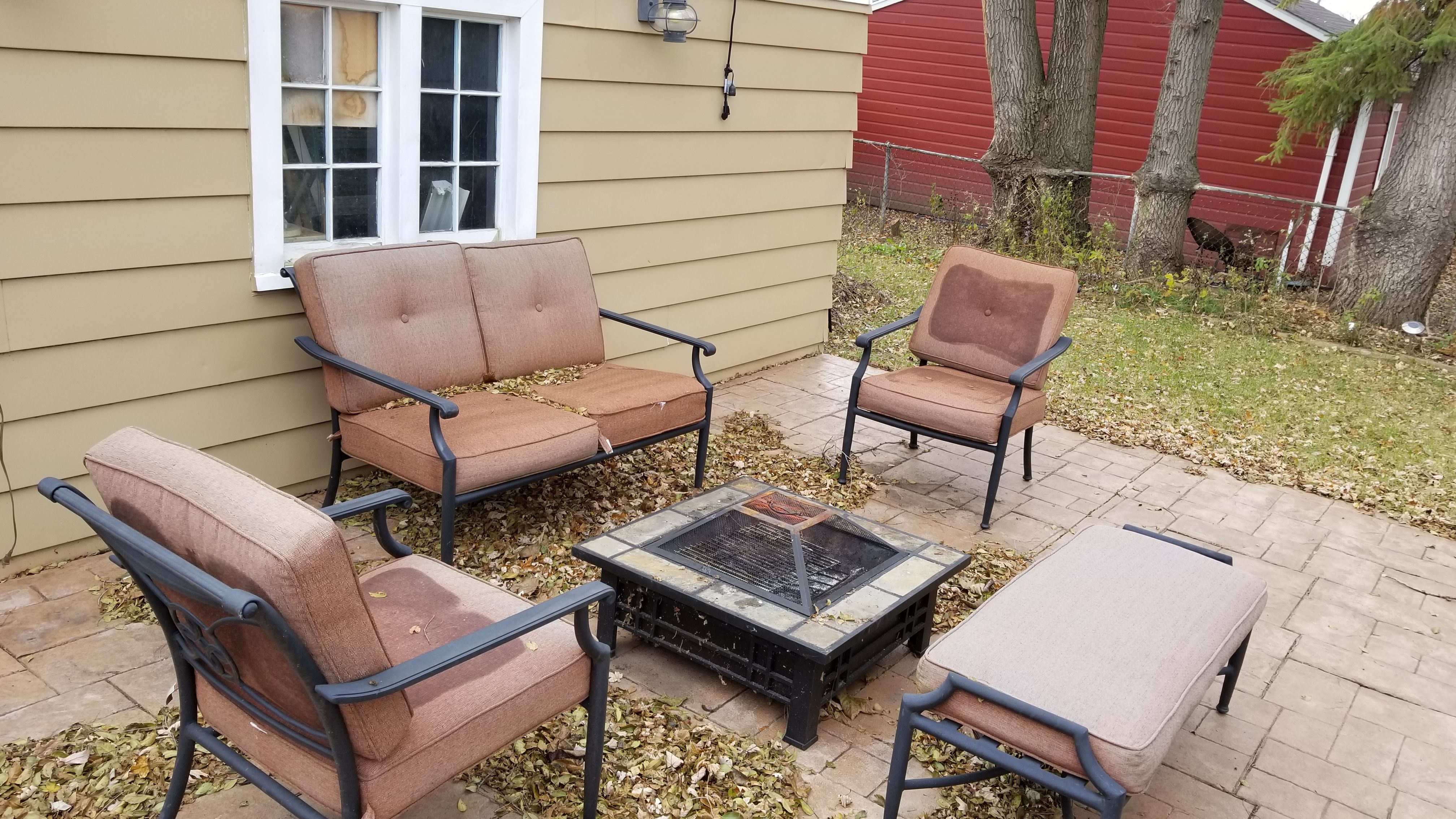 Outdoor furniture with bon fire
