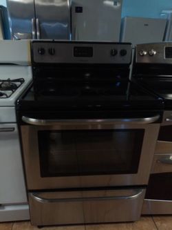 Fridgadaire Stainless Steel Electric Range with Glass Cooktop