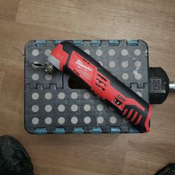 Milwaukee M12 oscillating multi tool