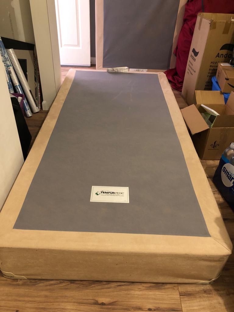 Tempur-pedic king size box spring for Sale in Pompano Beach, FL - OfferUp