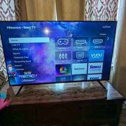 Hisense 50" Roku TV With Remote Works Fine