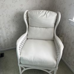 White Wicker bedroom furniture