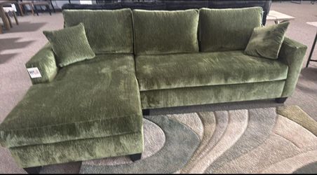 💞OM 💞  Brand New Living Room Sectional with Chaise