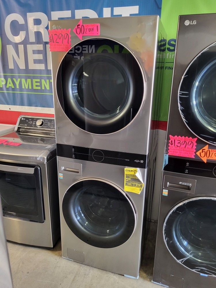 New LG ThinQ WashTower Single Unit Front Load Washer 4.5 Cubic Feet & Gas Dryer 7.4 Cubic Feet