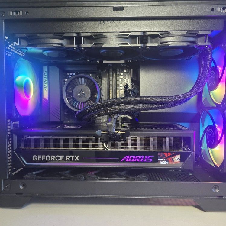 Gaming PC AMD Ryzen 9 7950x3d with Aorus RTX 5090 Master 