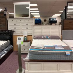 New King Size Bedroom Group