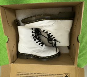White Doc Martens Sz 6