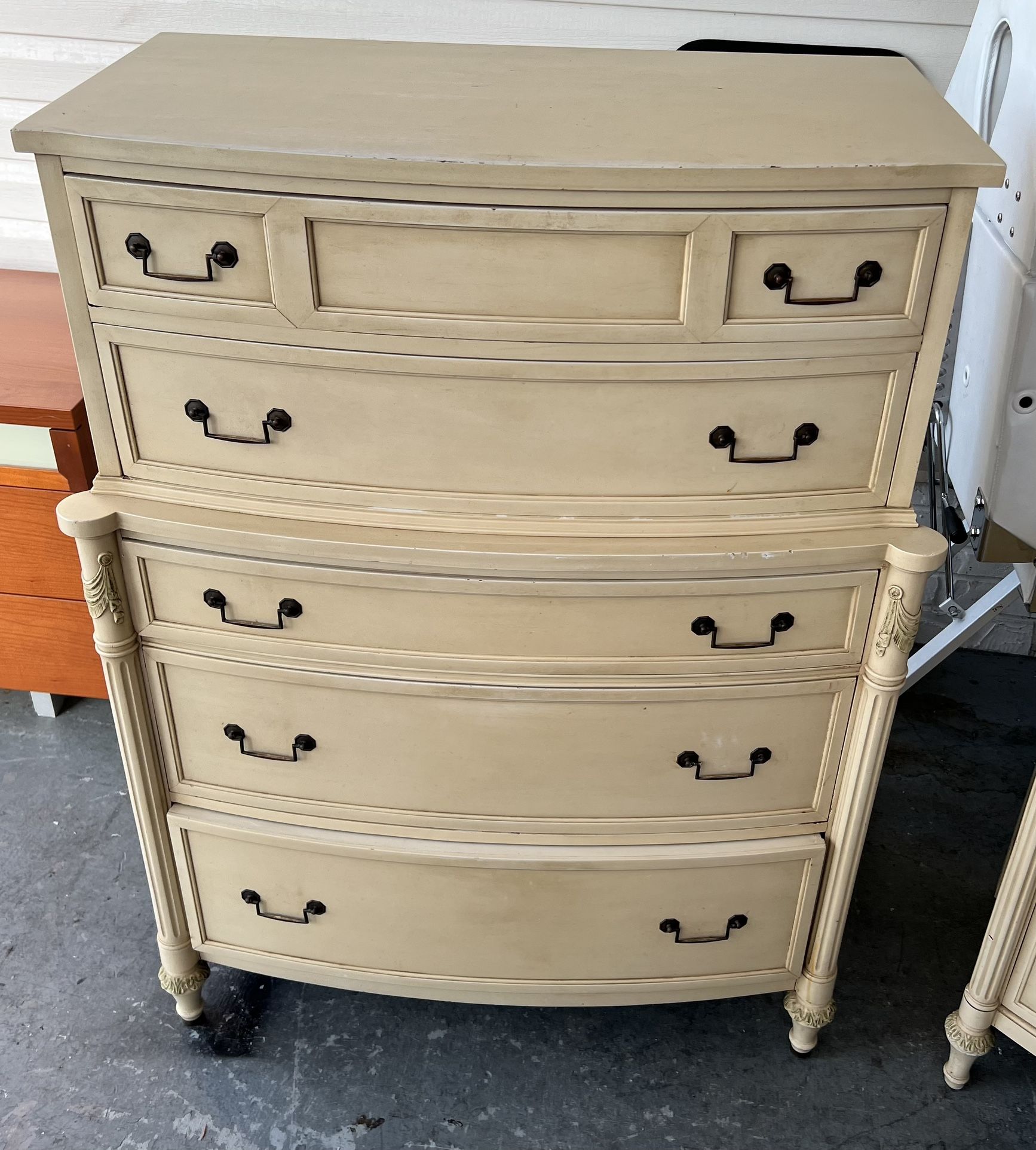 Solid Wood Set Of Chest Of Drawers And Vanity/Desk! Measurements In