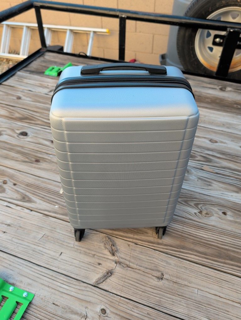 22" Carry On Suitcase