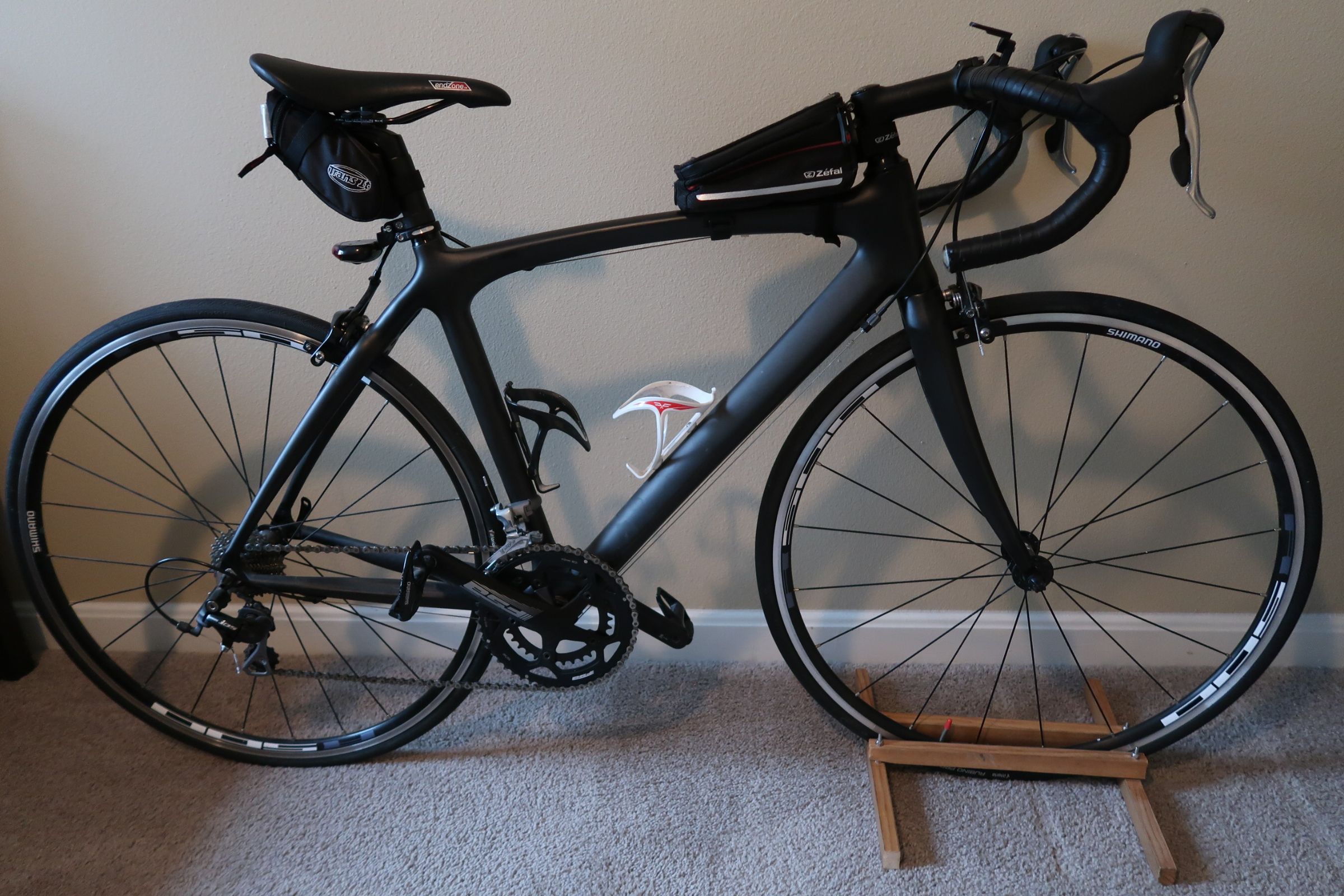 Nashbar Carbon 105 road bike (53cm frame)
