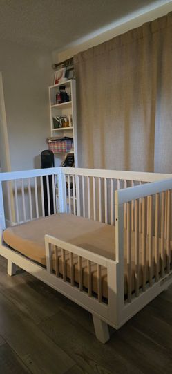 Babyletto Hudson 3 in one crib