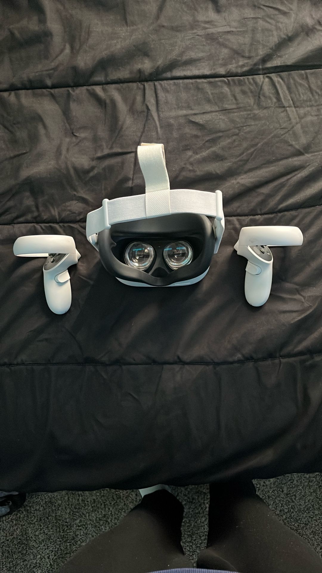 Oculus Quest 2 With Controllers And Case