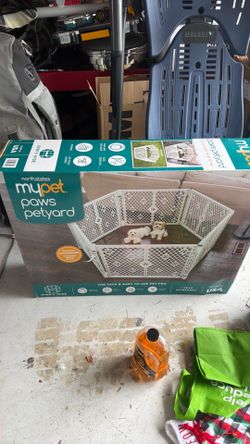 Pet enclosure