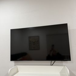 43-inch Samsung Smart TV + Wall Mount