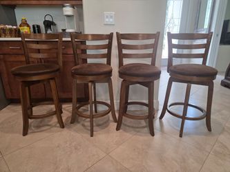 4 Barstools - Must See!