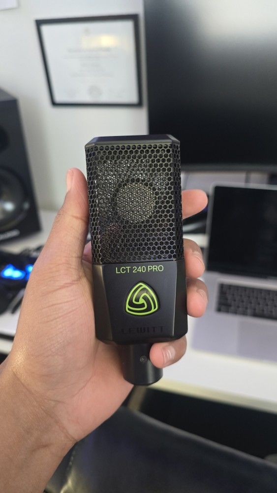 Studio Microphone with Cable