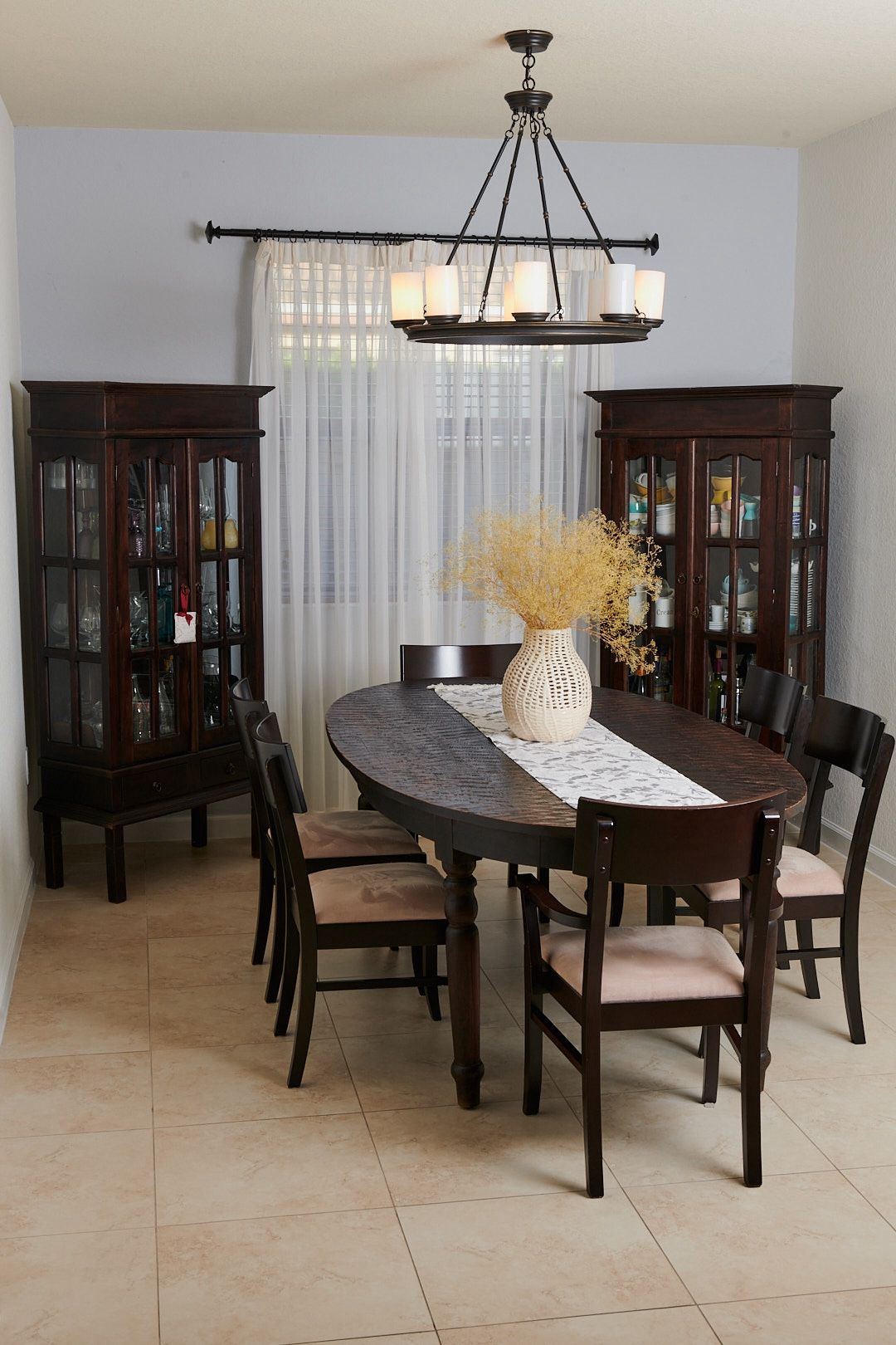 DiningTable Set With Showcases