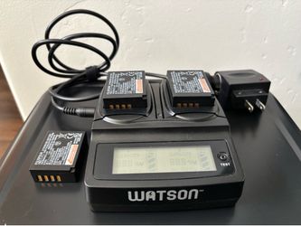 Watson dual battery charger with 3 Fuji batteries
