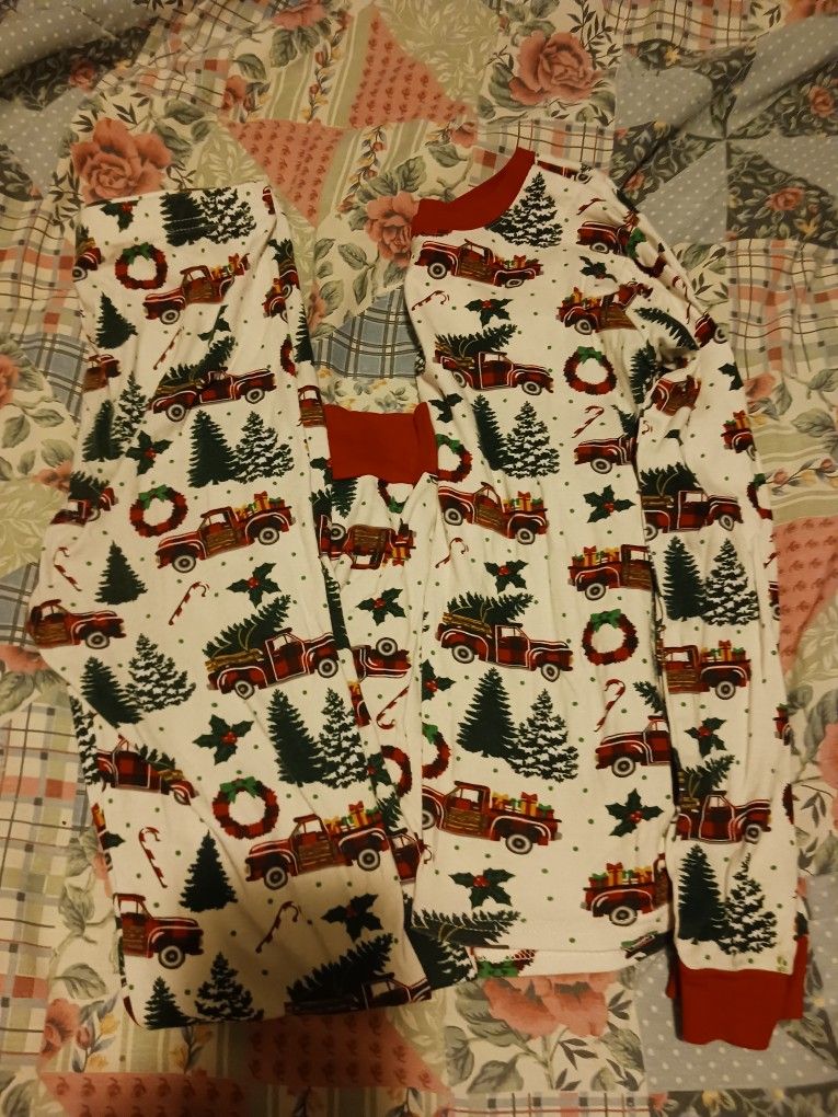 Piyama De Niño Size 16 Usado Un Par De Veces $8