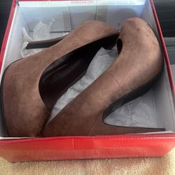 Brown Heels (new) Size 9