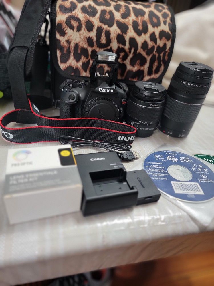 Canon EOS Rebel T5 DSLR Camera W/Camera Bag & Lens