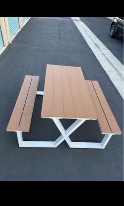 Modern Water-resistant White Alloy Patio Picnic Table Brown/ White NEW