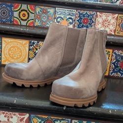 Sorel 8.5 Chelsea Suede Boots