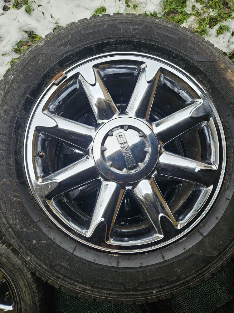 2010 GMC YUKON 20in chrome wheels
