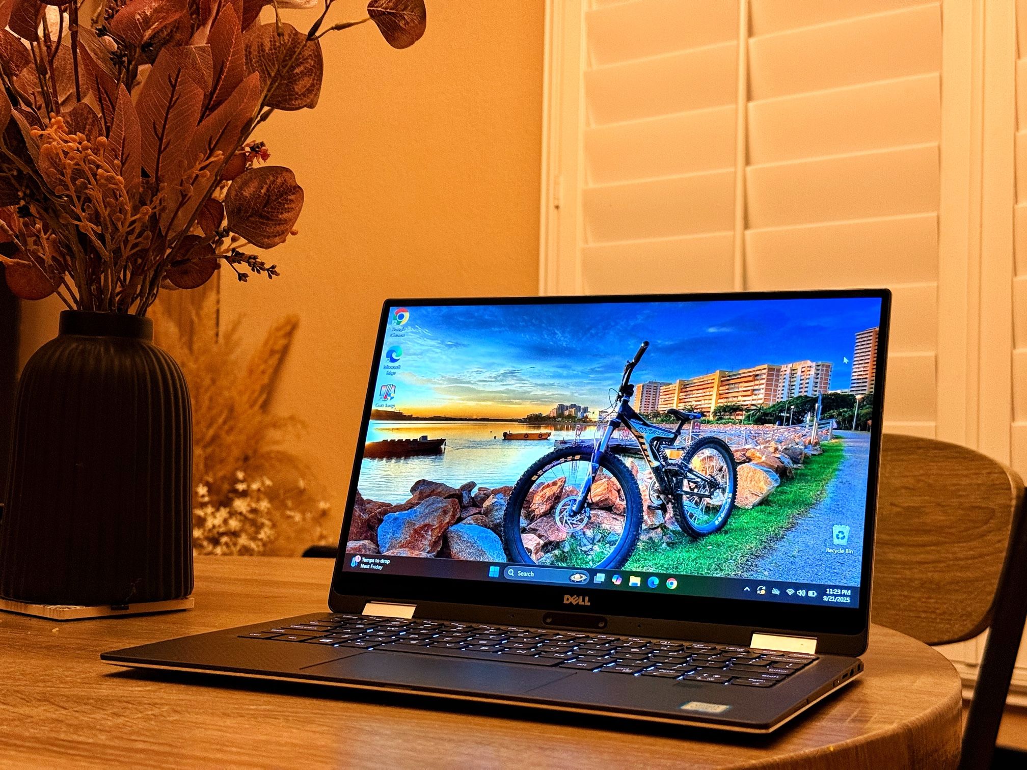 DELL XPS 13  TOUCHSCREEN LAPTOP 2-1 WINDOWS 11 PRO