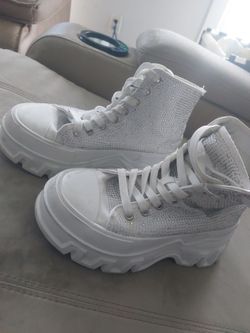Woman size 6 platforms
