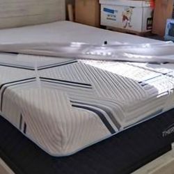 Like-New Queen Bedroom Set – Therapedic Hybrid Mattress + Dresser & Nightstand