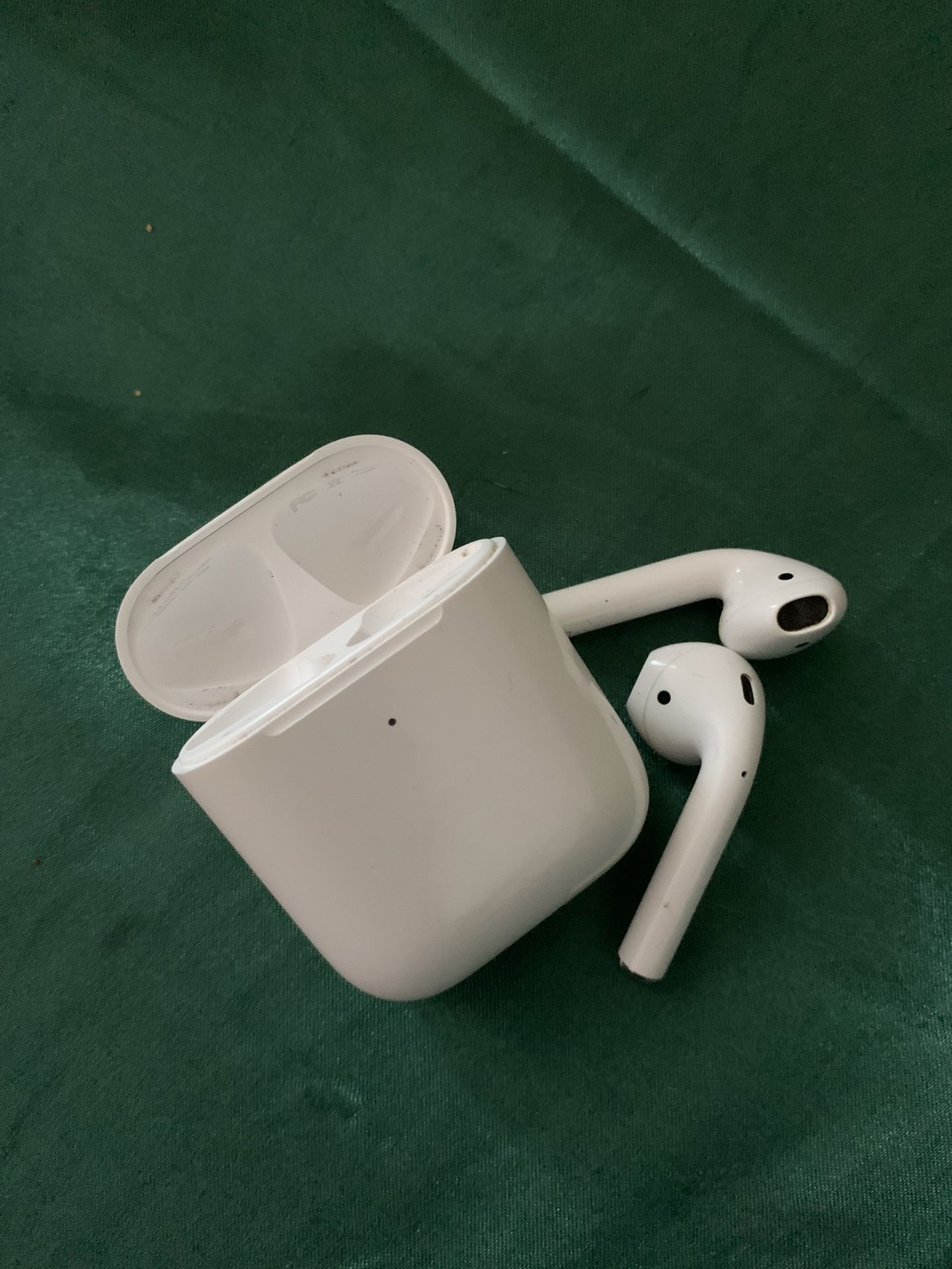 Apple Airpods (gen 2)